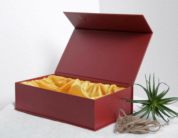 Xưởng làm hộp carton cứng cao cấp cho quà tặng nào tốt nhất?